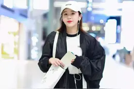 秋季女生的“袜子裹裤子”结合，保暖时髦，谁穿谁好看图片