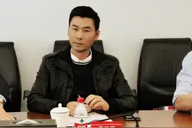佛山首富之子不愿接班，靠“扫大街”赚110亿，怎么做到的？图片