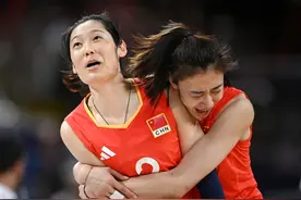 中国女排淘汰12小时，朱婷去向曝光，退役悬念揭晓，球迷祝福图片
