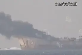 仁爱礁传来新消息: 坐滩军舰突然冒起滚滚浓烟, 菲喊话中国签新协议图片