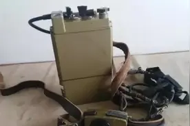 80年代阿富汗战争时期服役的单兵电台，功率250mW，通讯800米图片
