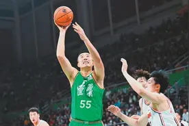 韩德君迎来里程碑 辽篮赢下“辽粤大战”图片