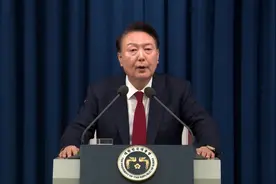 韩国一夜大变天？尹锡悦宣布戒严无疾而终，李在明要求其立刻下台图片