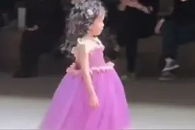 王阳3岁女儿首登走秀台，颜值比爸爸还要高，小小一只软萌又可爱图片