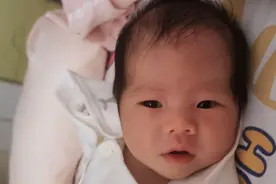 一个宝宝，若是发育好，3月龄会有5个表现图片
