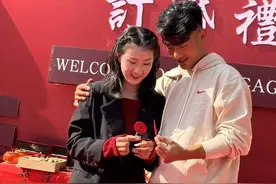 烤牌姑娘底裤被扒，订婚前已怀孕，谈过多次恋爱，辍学是因为早恋图片