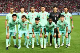 国足主场战新加坡首发出炉：高准翼顶替张琳芃 ，王大雷时隔2292天再次担任首发门将图片