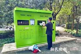 大容量不“挑食”，投递可回收物还能换钱，智能回收机入驻上海最大小区图片