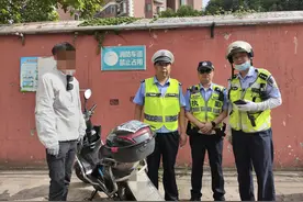 骑车频繁闯行长江隧道 武汉交警出击查处图片