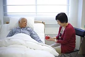 55岁老人吃降压药后查出肾衰竭！医生说他犯了2个错误，值得反思图片