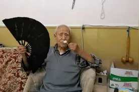 郑州这位百岁老人爱做手工、生活有规律，小酒常喝“不贪杯”图片
