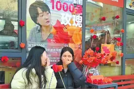 折一朵玫瑰花，传递一份温暖图片