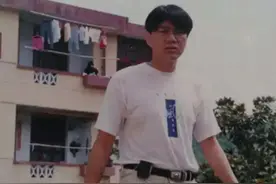 90年代很火的“bb机”，曾一台卖两千，现在用它还有信号吗？图片