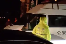 突发！四川一地发生山火，火势滔天，救援人员通宵扑救，细节曝光图片