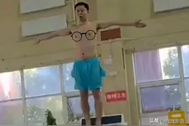 方博又换赛道了，挑战全红婵跳水，网友：方博的肚子上有一个许昕图片