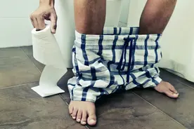 中老年人，大便如果出现5种异常，当心是癌症或疾病预警！图片