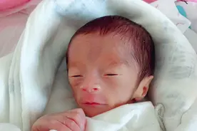 “全网最丑宝宝”引围观，乍一看像动物园的猴宝宝，长大会帅吗图片