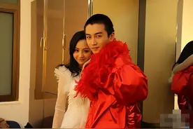 传陈晓七段情只公开承认陈妍希，儿子小星星帅气长相与妈妈如饼印图片