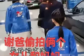 谢爸终于晒老婆，亲儿子回来了，谢妈妈带俩女儿逛街，开心到起飞图片