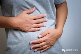 胃病不能吃豆腐吗？医生坦言：若想养胃，少吃4种食物可缓解胃痛图片