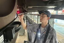 郑州车辆段：精细化整修 高标准提升客车质量图片