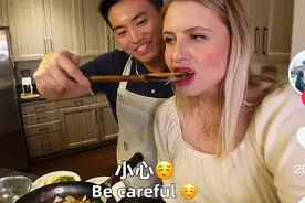 安徽一农村小伙，远赴美国当老师，爱上美国媳妇后闪婚拿美国绿卡图片