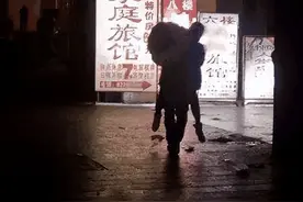 中国女游客泰国醉酒后！遭假冒网约车司机圈套，不省人事两小时！图片