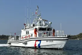 百吨小船驱离大陆海警？台方找面子掩饰尴尬，网友一句话道出实情图片