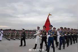 现场！中国仪仗兵亮相巴基斯坦阅兵场图片