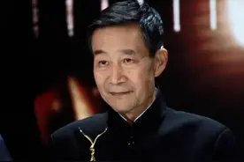 71岁李雪健妻子曝光！原来是大家熟悉的她，怪不得老公能红几十年图片
