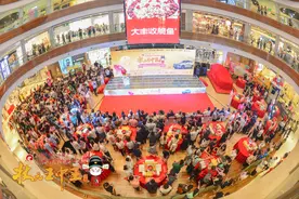 台湾同胞跨海来厦博饼：我们都是一家人，不分彼此图片