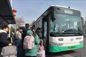 增加运力、开通定制公交，武汉公交保障高校学子顺畅返校图片