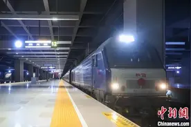 “大同机车”强劲牵引！北京至老挝跨境旅游专列首发图片