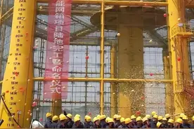 韩国海警举旗冲锋，强拆中方设施反被围，高官威胁：反华对等报复图片