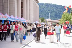 泉州医高专南安校区投用 首批1700多名新生入学图片