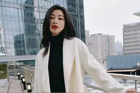 看了朱珠的穿搭，我悟了：大衣不配半身裙、高跟鞋，才更时髦高级图片