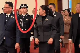 中国最美女保镖严月霞：贴身护卫泰国总理，一人单挑5空手道高手图片