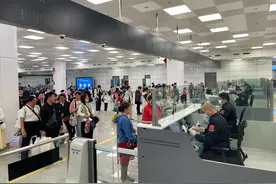 郑州新郑机场清明节小长假出入境日均流量超过2200人次图片
