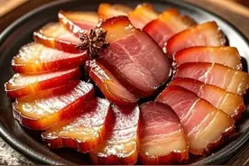 腊肉先泡水还是先煮？20年大厨：教你腊肉第一步处理“关键秘诀”图片