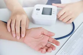 有高血压的人，脉搏是多少？如果超过80次说明什么？图片