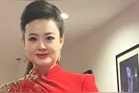 豪爽、飒爽、清爽的军旅女歌手，爽！图片