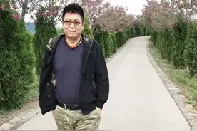 小香玉二婚老公近照曝光，俩人是姐弟恋，他们的宝贝儿子十六岁了图片