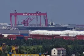 江南造船厂又一艘巨舰亮了！英媒：中国掌握了精髓，福建舰回母港图片