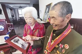 子弹击穿手指仍继续战斗！青岛93岁老兵讲述青即战役惨烈经历图片