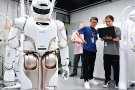 时评：【两会网友“新”声】坚持科技自主创新和人才自主培养图片