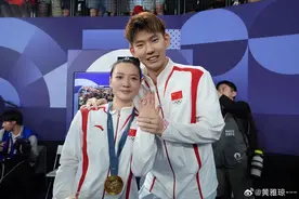 笑喷!刘雨辰求婚被夏煊泽调侃:钻石这么小?虚心接受:回去挑个大的图片