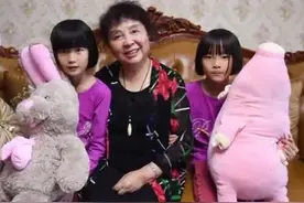 14年前，60岁老太冒死生下双胞胎，如今丈夫已离世，她和孩子怎样图片