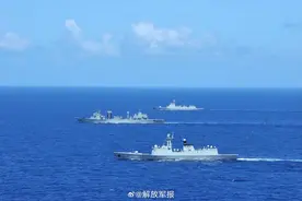 海军第44、45批护航编队顺利完成任务交接图片