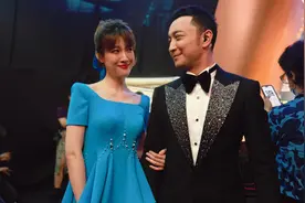 北京国际电影节闭幕式，尼格买提双语主持惊艳网友，悦悦太漂亮了图片