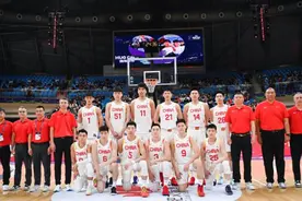 刚刚，中国男篮新奥运周期首胜图片